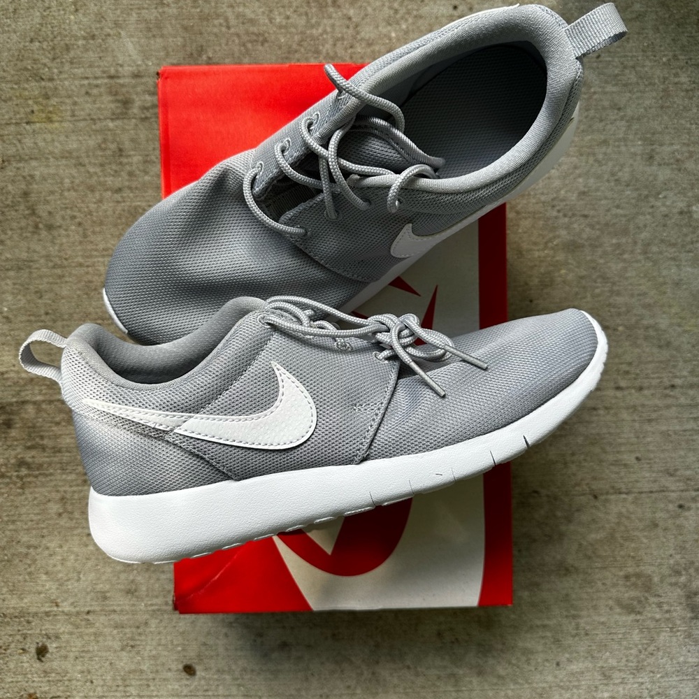 New Nike Roshe One GS size 5y